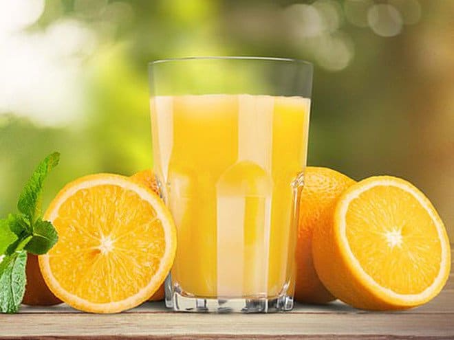 Tới tháng nên uống gì? Câu trả lời là nước cam - được xem là một trong những thần dược của hội chị em 