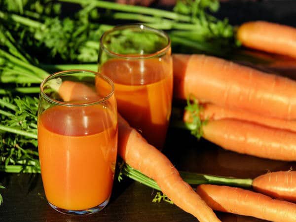 Nước ép cà rốt giúp bổ máu, làm dịu những cơn đau khi tới tháng 